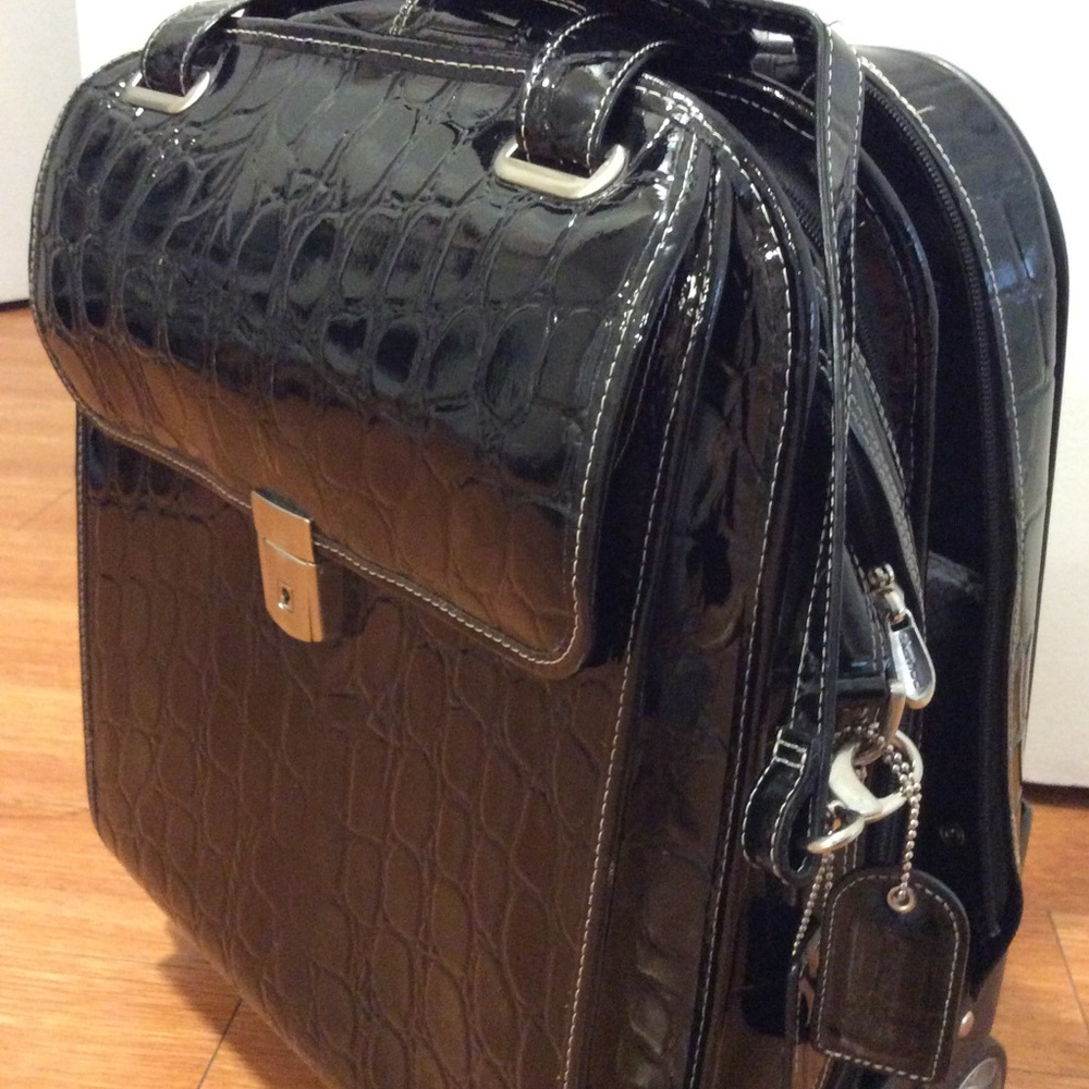 Siamod leather laptop bag with detachable wheels.